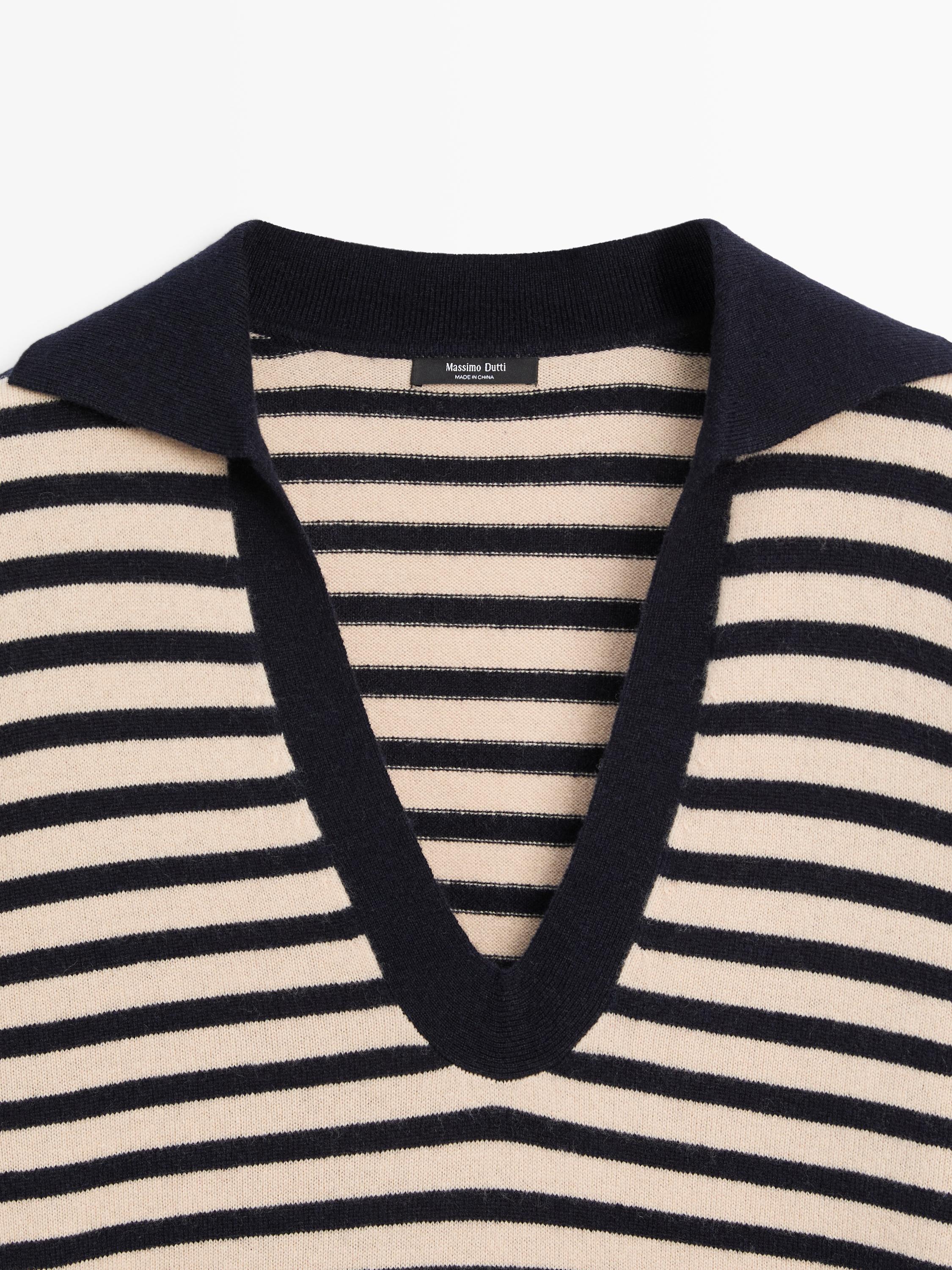 Pull maille à rayures et col en V